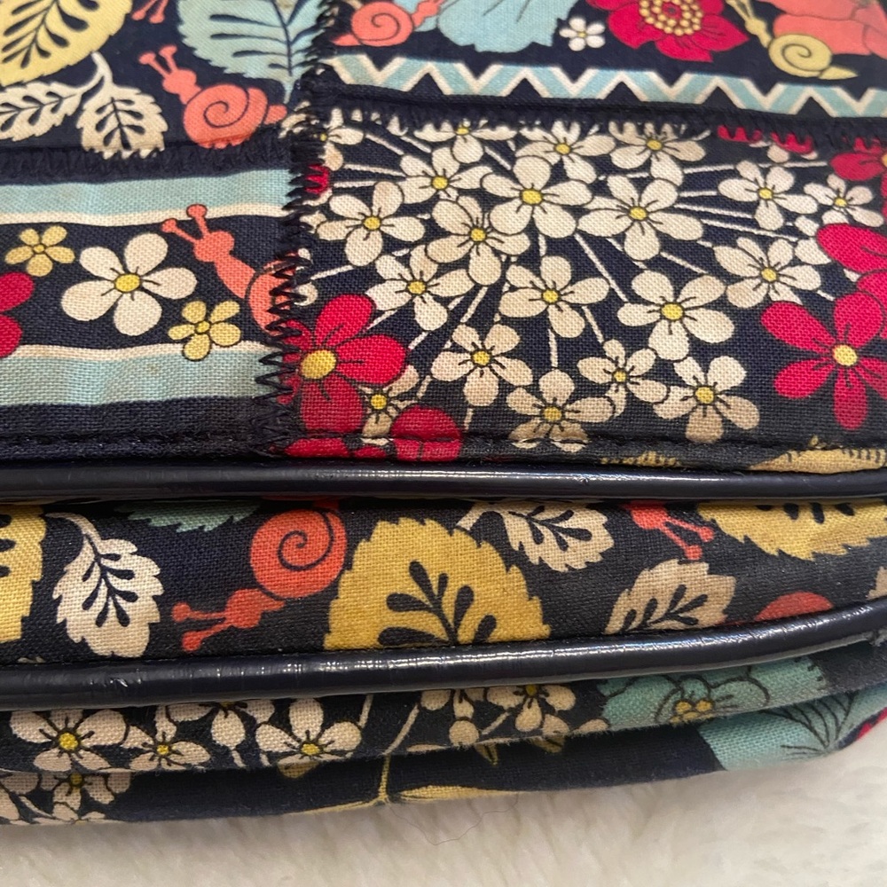 Vera Bradley retired print crossbody bag in EUC. - Picture 7 of 8